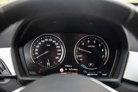 BMW X1 xDrive25e Executive CAMERA / CARPLAY / HEAD UP DISPLAY / LEDER / LED / CRUISE CONTROLE / STOELVERWARMING