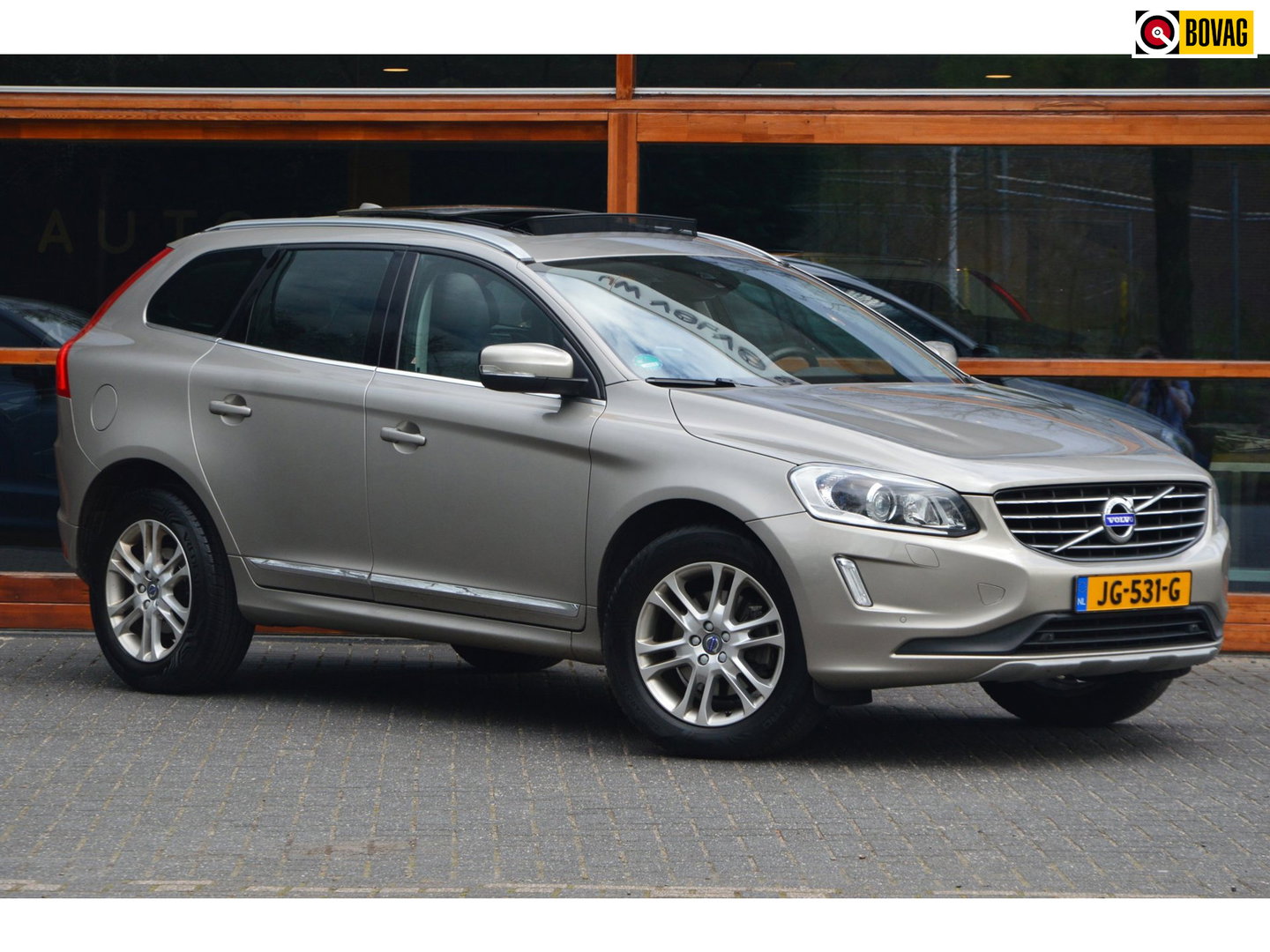 Volvo XC60 T5 Inscription | Panoramadak | Trekhaak | Camera | BLIS | Stoelverwarming | Leer | Elektrische stoelen |