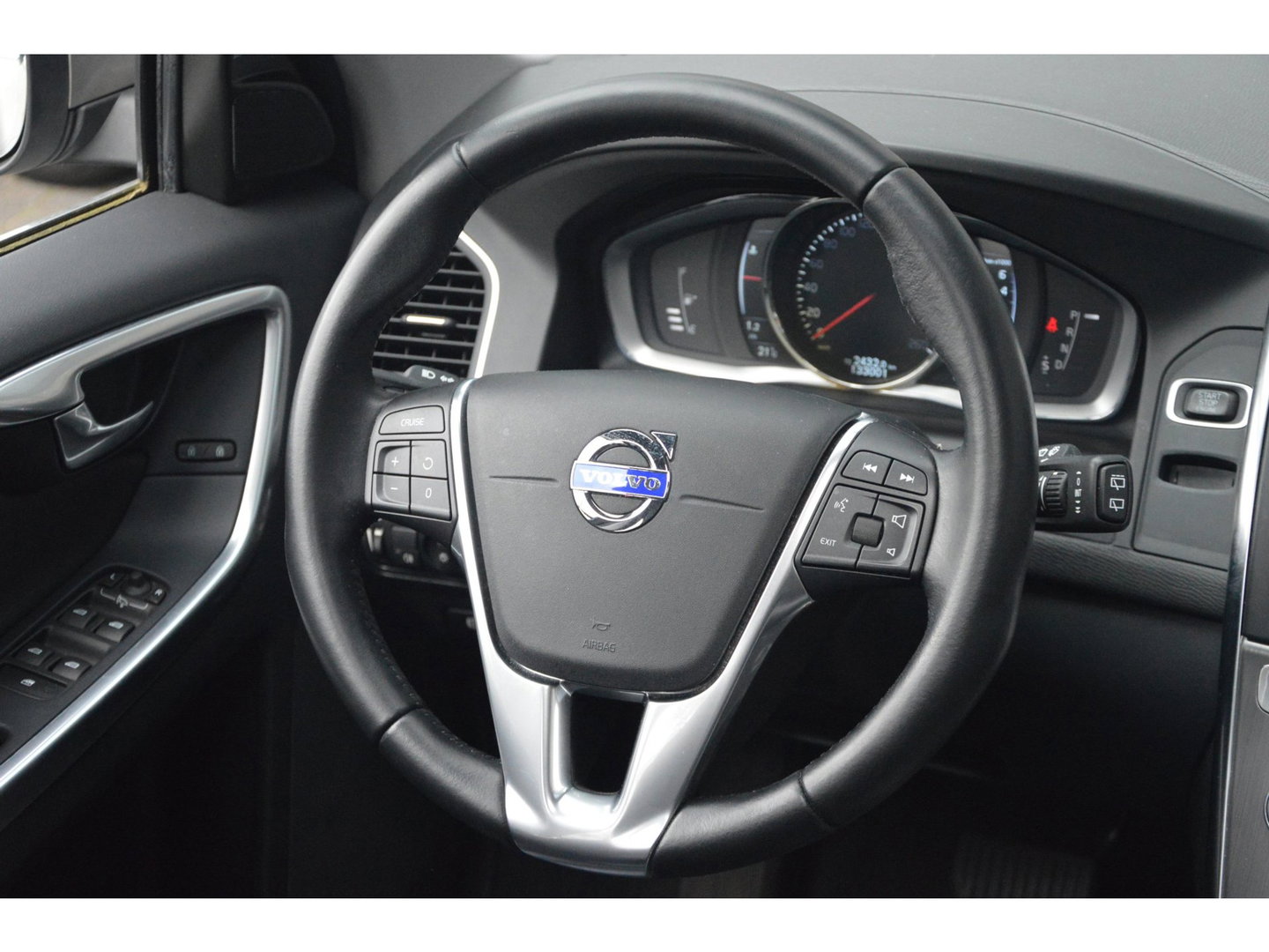 Volvo XC60 T5 Inscription | Panoramadak | Trekhaak | Camera | BLIS | Stoelverwarming | Leer | Elektrische stoelen |