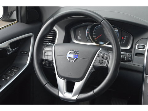 Volvo XC60 T5 Inscription | Panoramadak | Trekhaak | Camera | BLIS | Stoelverwarming | Leer | Elektrische stoelen |