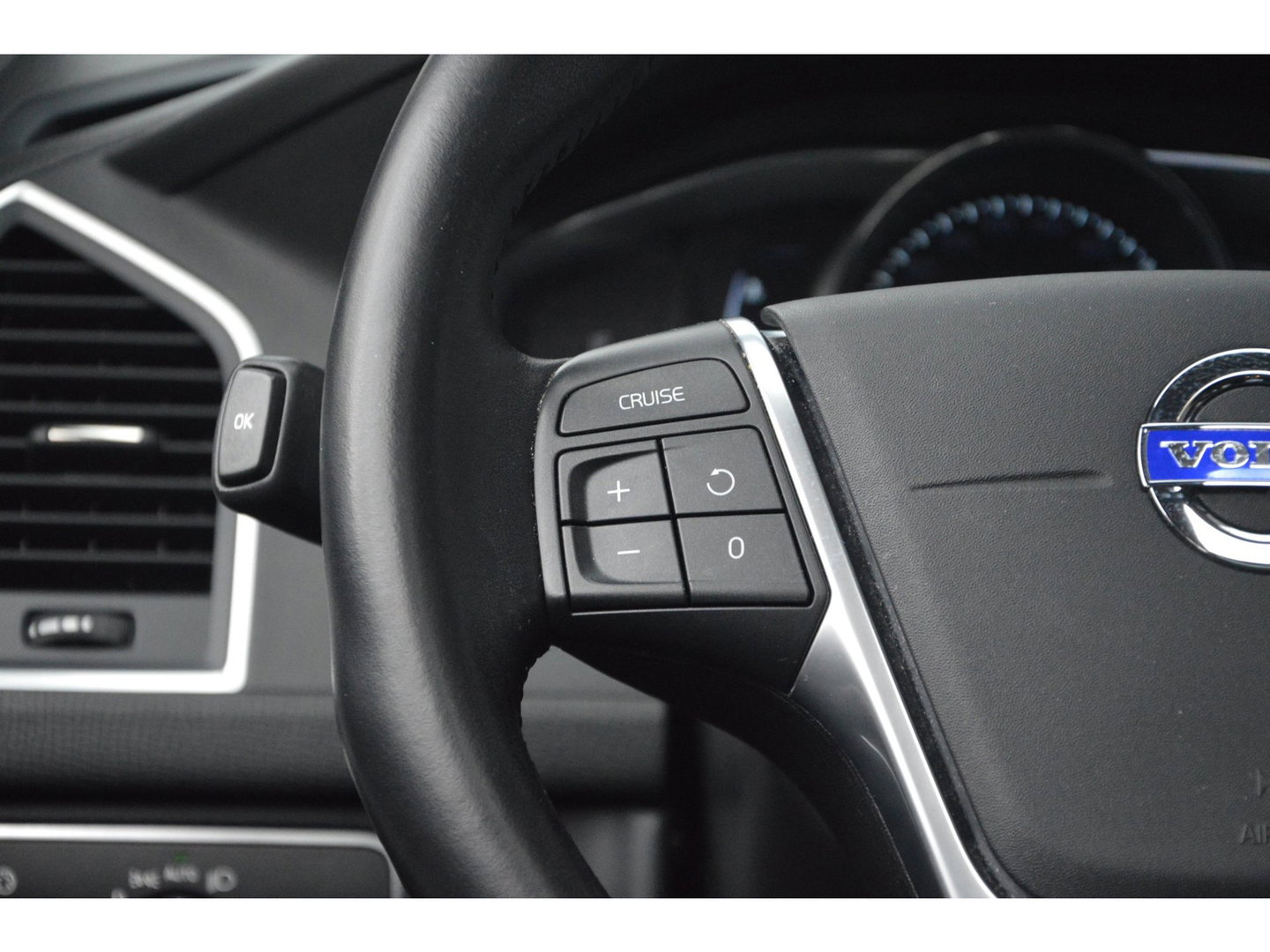 Volvo XC60 T5 Inscription | Panoramadak | Trekhaak | Camera | BLIS | Stoelverwarming | Leer | Elektrische stoelen |