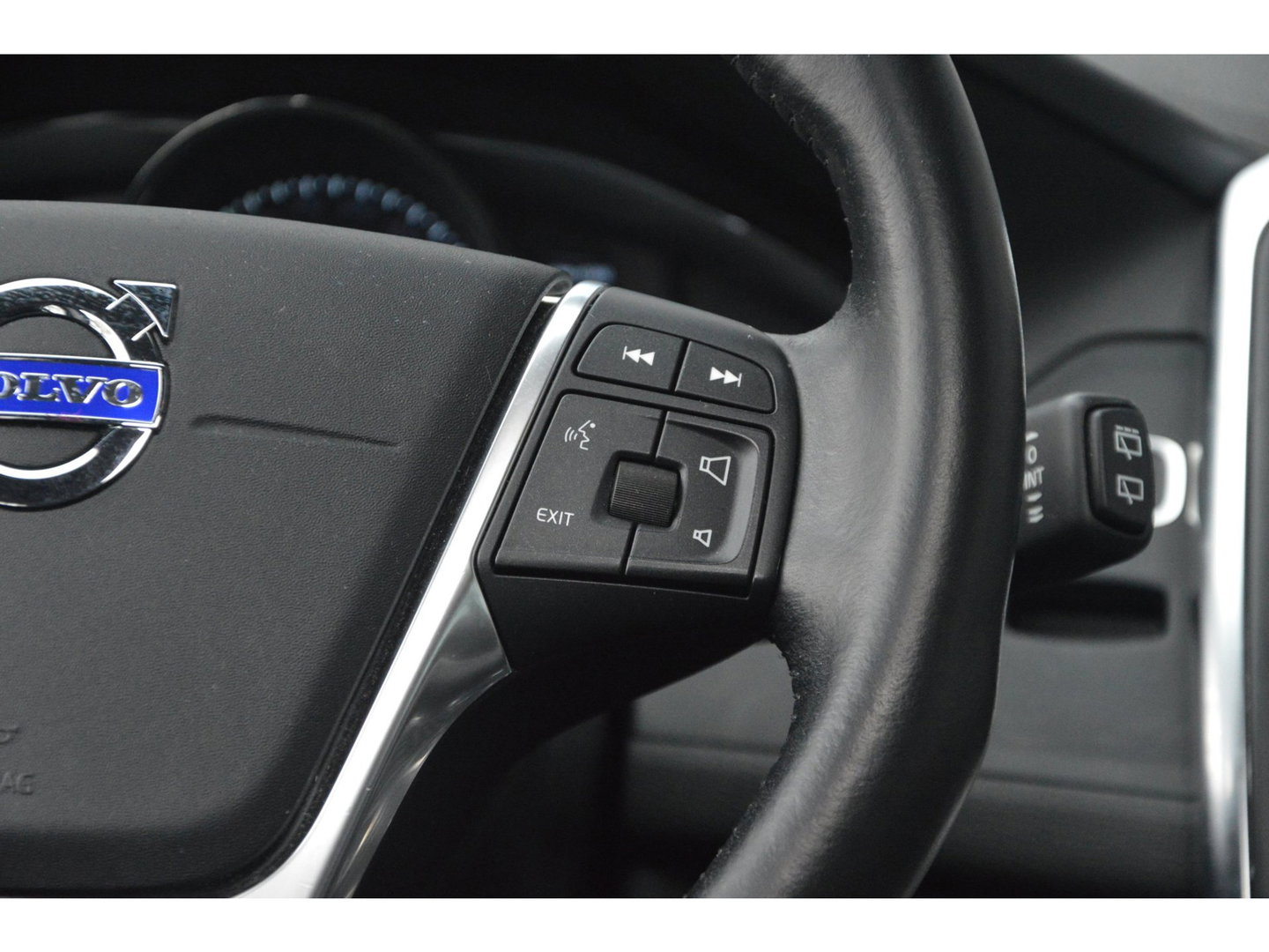 Volvo XC60 T5 Inscription | Panoramadak | Trekhaak | Camera | BLIS | Stoelverwarming | Leer | Elektrische stoelen |