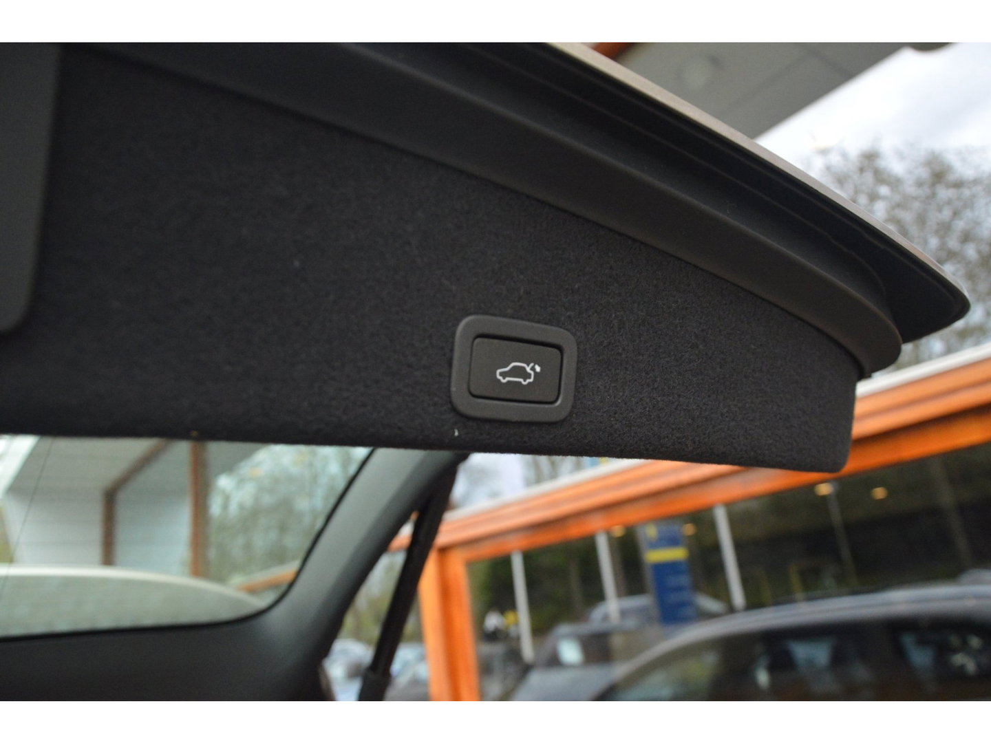 Volvo XC60 T5 Inscription | Panoramadak | Trekhaak | Camera | BLIS | Stoelverwarming | Leer | Elektrische stoelen |