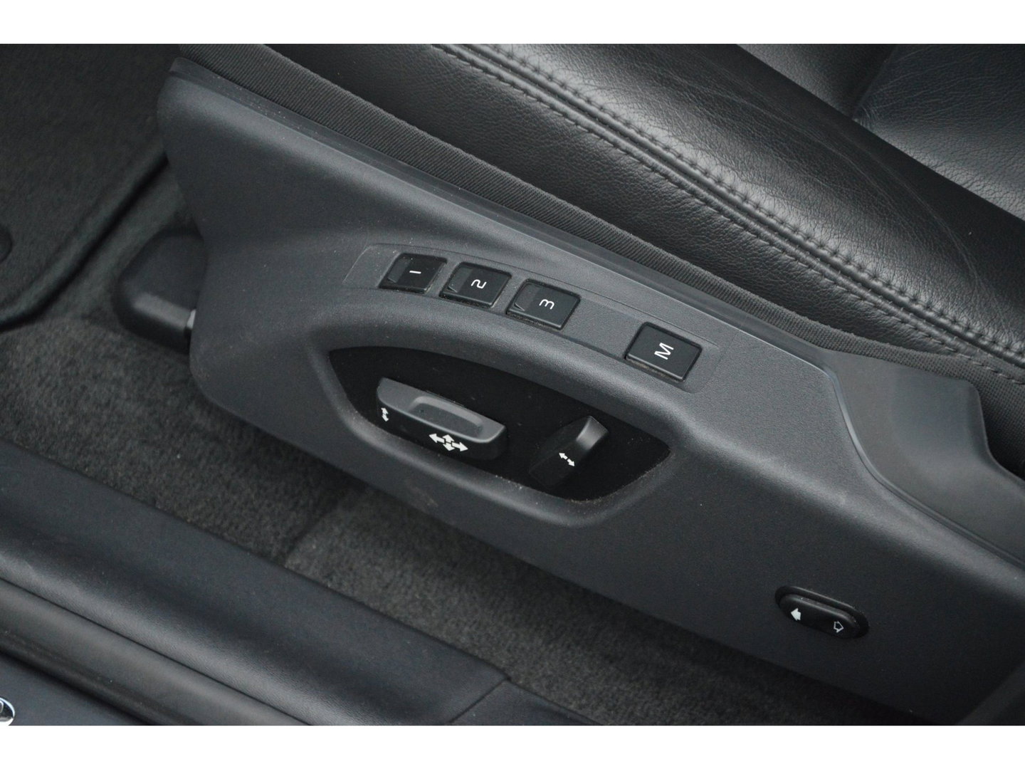 Volvo XC60 T5 Inscription | Panoramadak | Trekhaak | Camera | BLIS | Stoelverwarming | Leer | Elektrische stoelen |