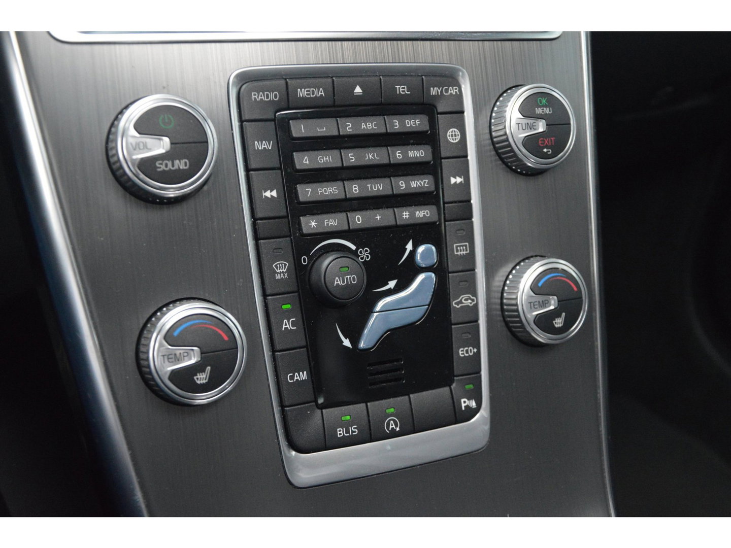 Volvo XC60 T5 Inscription | Panoramadak | Trekhaak | Camera | BLIS | Stoelverwarming | Leer | Elektrische stoelen |