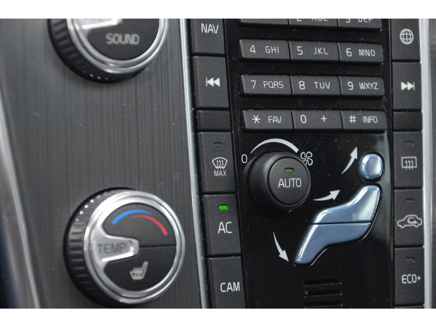 Volvo XC60 T5 Inscription | Panoramadak | Trekhaak | Camera | BLIS | Stoelverwarming | Leer | Elektrische stoelen |