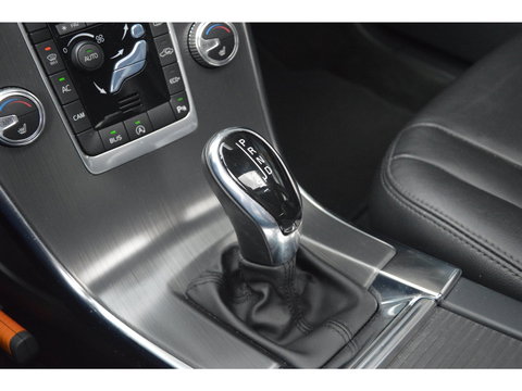 Volvo XC60 T5 Inscription | Panoramadak | Trekhaak | Camera | BLIS | Stoelverwarming | Leer | Elektrische stoelen |