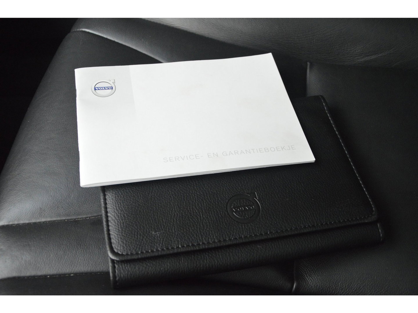 Volvo XC60 T5 Inscription | Panoramadak | Trekhaak | Camera | BLIS | Stoelverwarming | Leer | Elektrische stoelen |