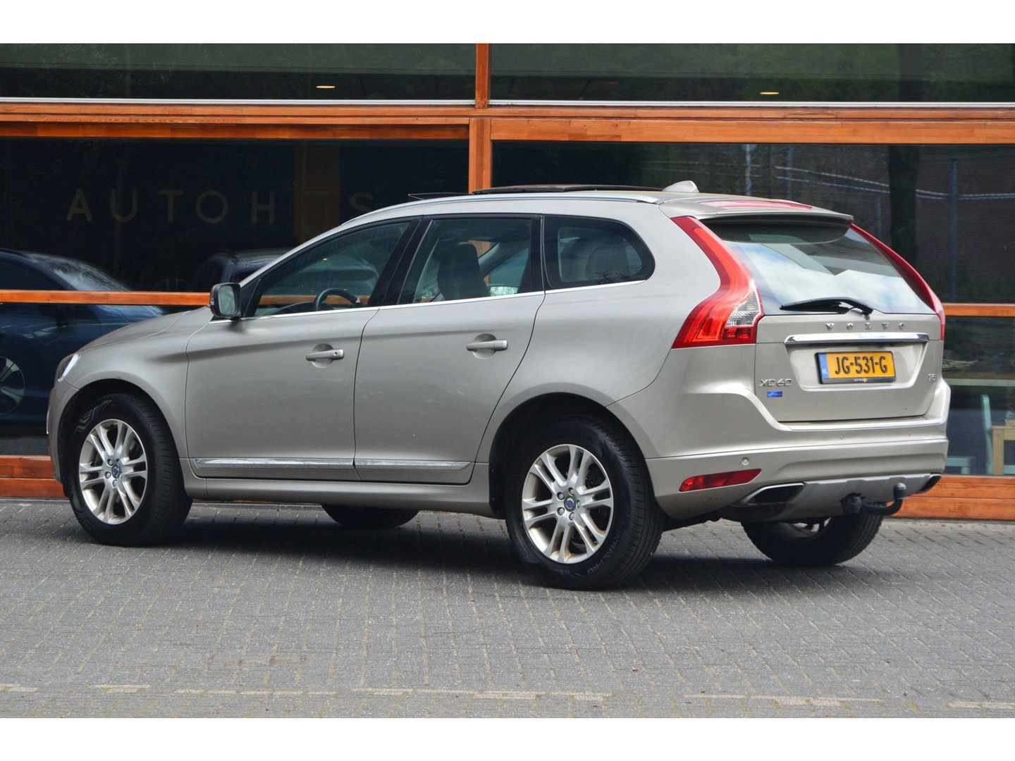 Volvo XC60 T5 Inscription | Panoramadak | Trekhaak | Camera | BLIS | Stoelverwarming | Leer | Elektrische stoelen |