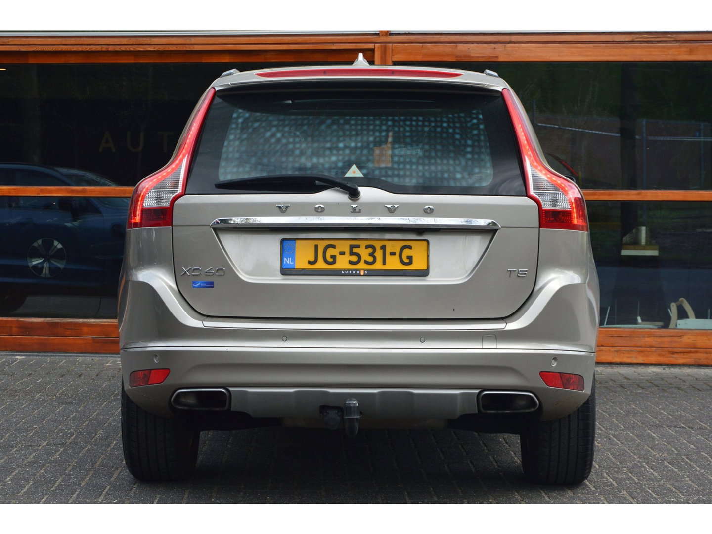 Volvo XC60 T5 Inscription | Panoramadak | Trekhaak | Camera | BLIS | Stoelverwarming | Leer | Elektrische stoelen |