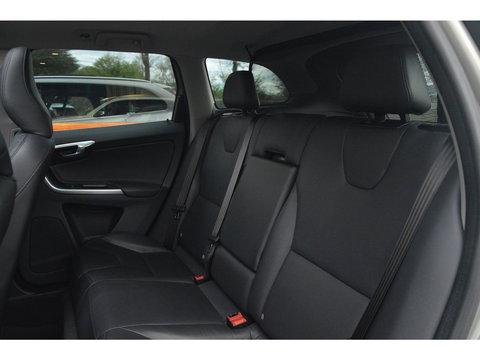 Volvo XC60 T5 Inscription | Panoramadak | Trekhaak | Camera | BLIS | Stoelverwarming | Leer | Elektrische stoelen |