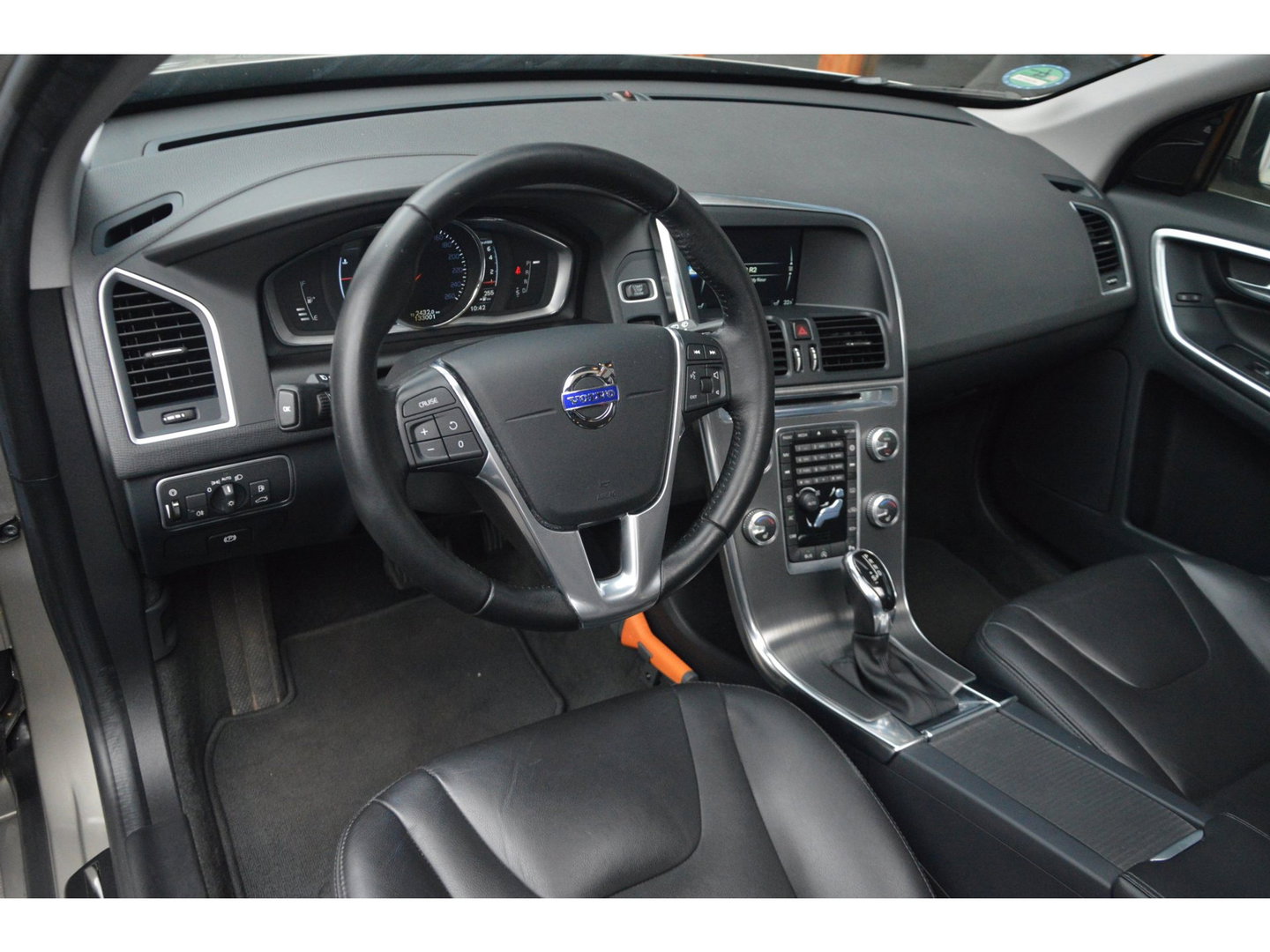 Volvo XC60 T5 Inscription | Panoramadak | Trekhaak | Camera | BLIS | Stoelverwarming | Leer | Elektrische stoelen |