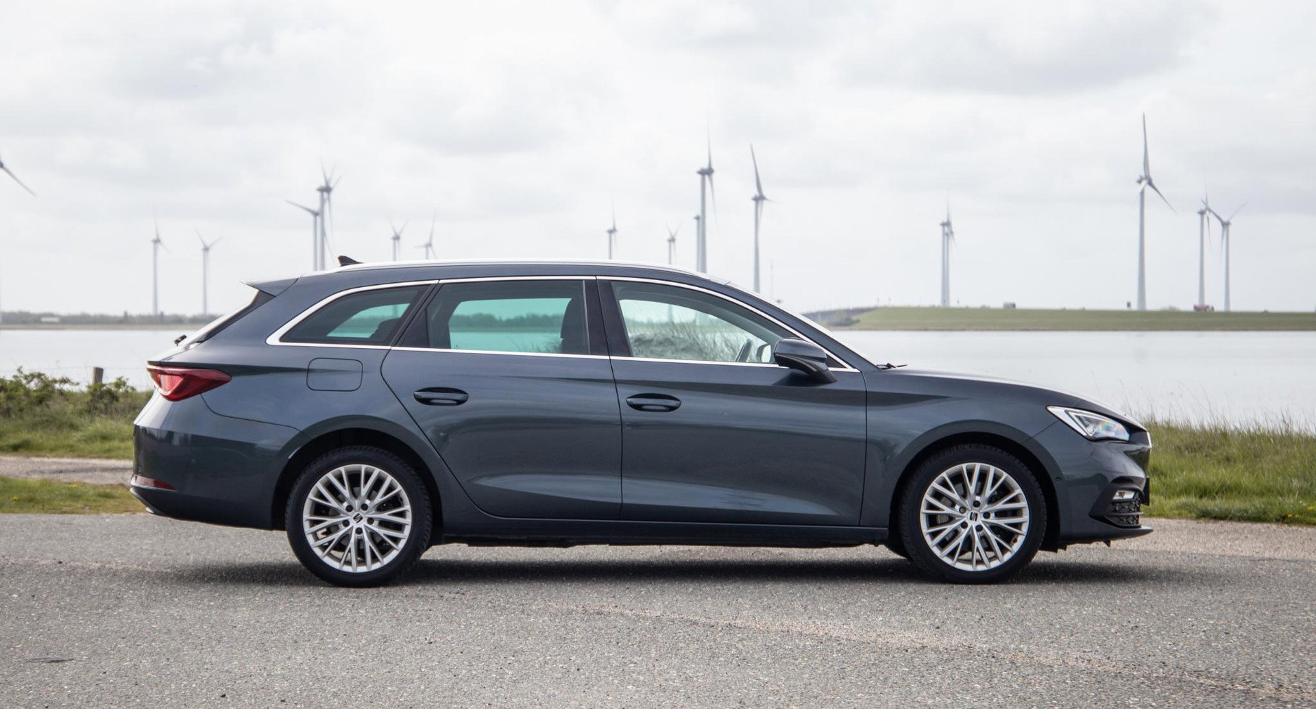 SEAT Leon Sportstourer 1.4 TSI eHybrid PHEV FR Business Intense EXCELLENCE / CARPLAY / AIRCO / CAMERA / DEALER ONDERHOUDEN