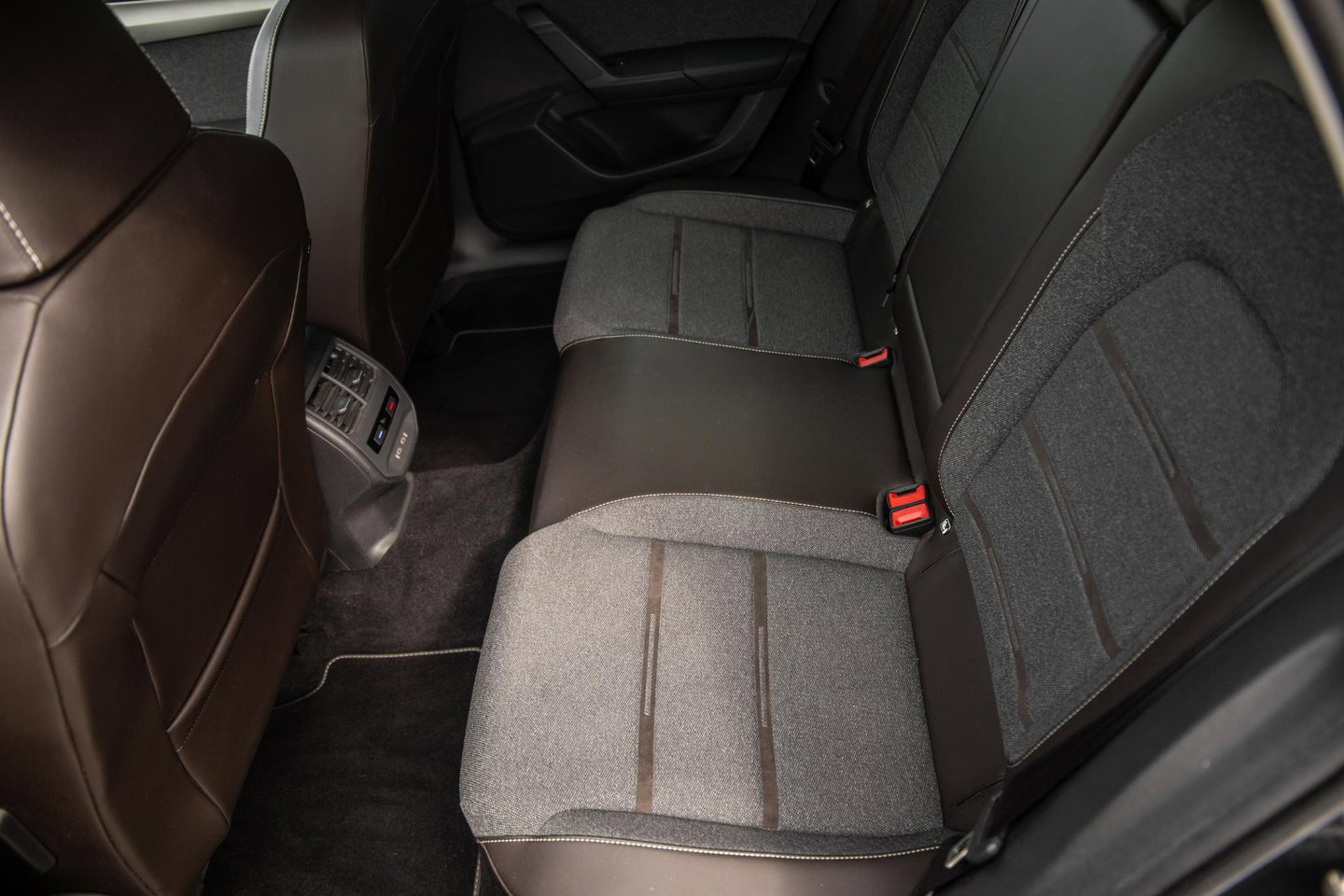 SEAT Leon Sportstourer 1.4 TSI eHybrid PHEV FR Business Intense EXCELLENCE / CARPLAY / AIRCO / CAMERA / DEALER ONDERHOUDEN