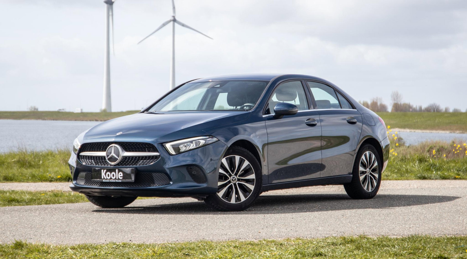 Mercedes-Benz A-Klasse 250 e Business Line CARPLAY / CAMERA / LEER / DEALER ONDERHOUDEN