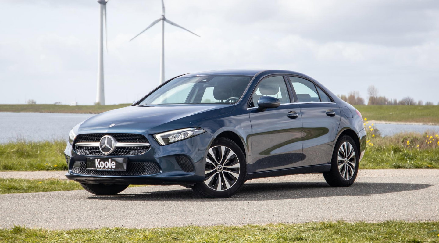 Mercedes-Benz A-Klasse 250 e Business Line CARPLAY / CAMERA / LEER / DEALER ONDERHOUDEN