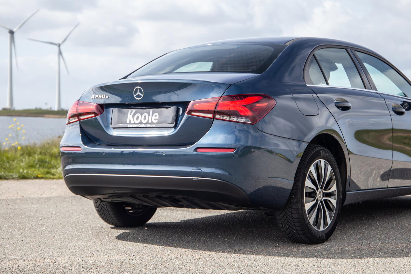 Mercedes-Benz A-Klasse 250 e Business Line CARPLAY / CAMERA / LEER / DEALER ONDERHOUDEN