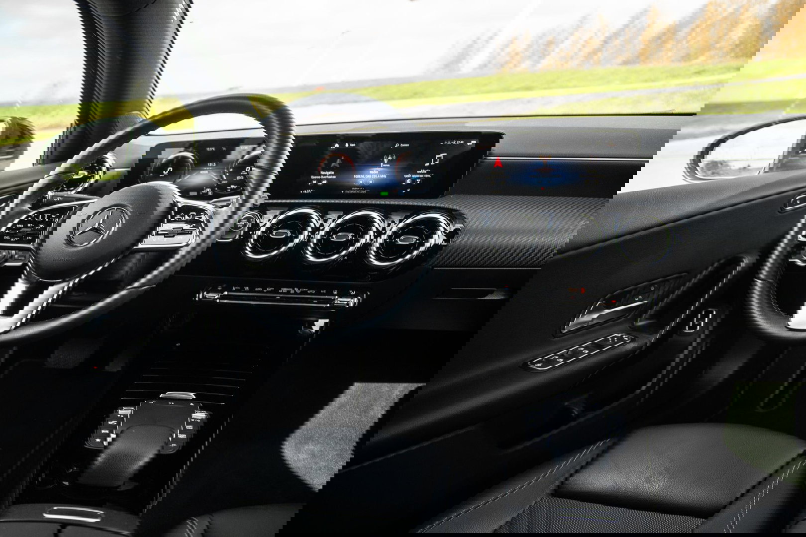 Mercedes-Benz A-Klasse 250 e Business Line CARPLAY / CAMERA / LEER / DEALER ONDERHOUDEN