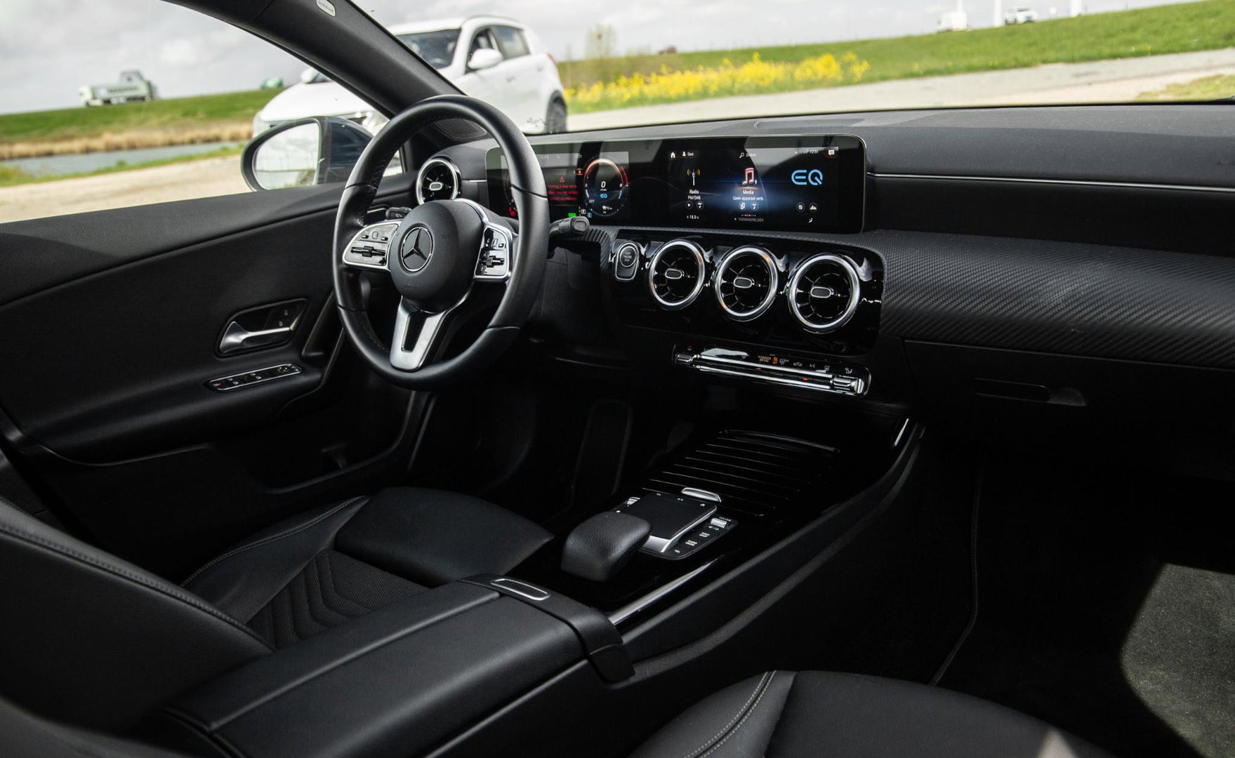 Mercedes-Benz A-Klasse 250 e Business Line CARPLAY / CAMERA / LEER / DEALER ONDERHOUDEN
