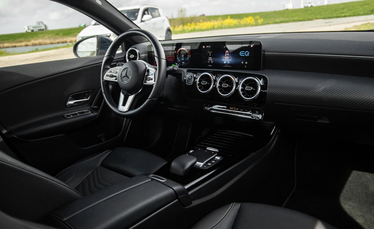 Mercedes-Benz A-Klasse 250 e Business Line CARPLAY / CAMERA / LEER / DEALER ONDERHOUDEN