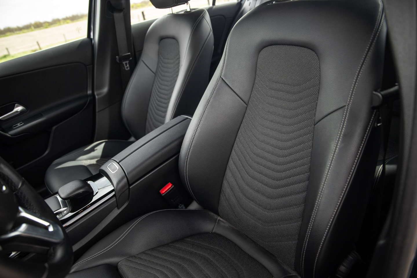 Mercedes-Benz A-Klasse 250 e Business Line CARPLAY / CAMERA / LEER / DEALER ONDERHOUDEN