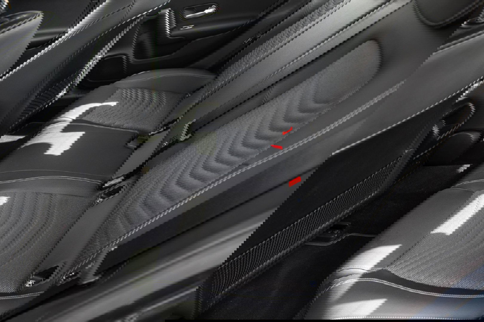 Mercedes-Benz A-Klasse 250 e Business Line CARPLAY / CAMERA / LEER / DEALER ONDERHOUDEN