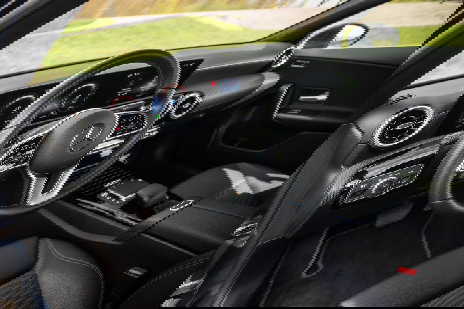 Mercedes-Benz A-Klasse 250 e Business Line CARPLAY / CAMERA / LEER / DEALER ONDERHOUDEN