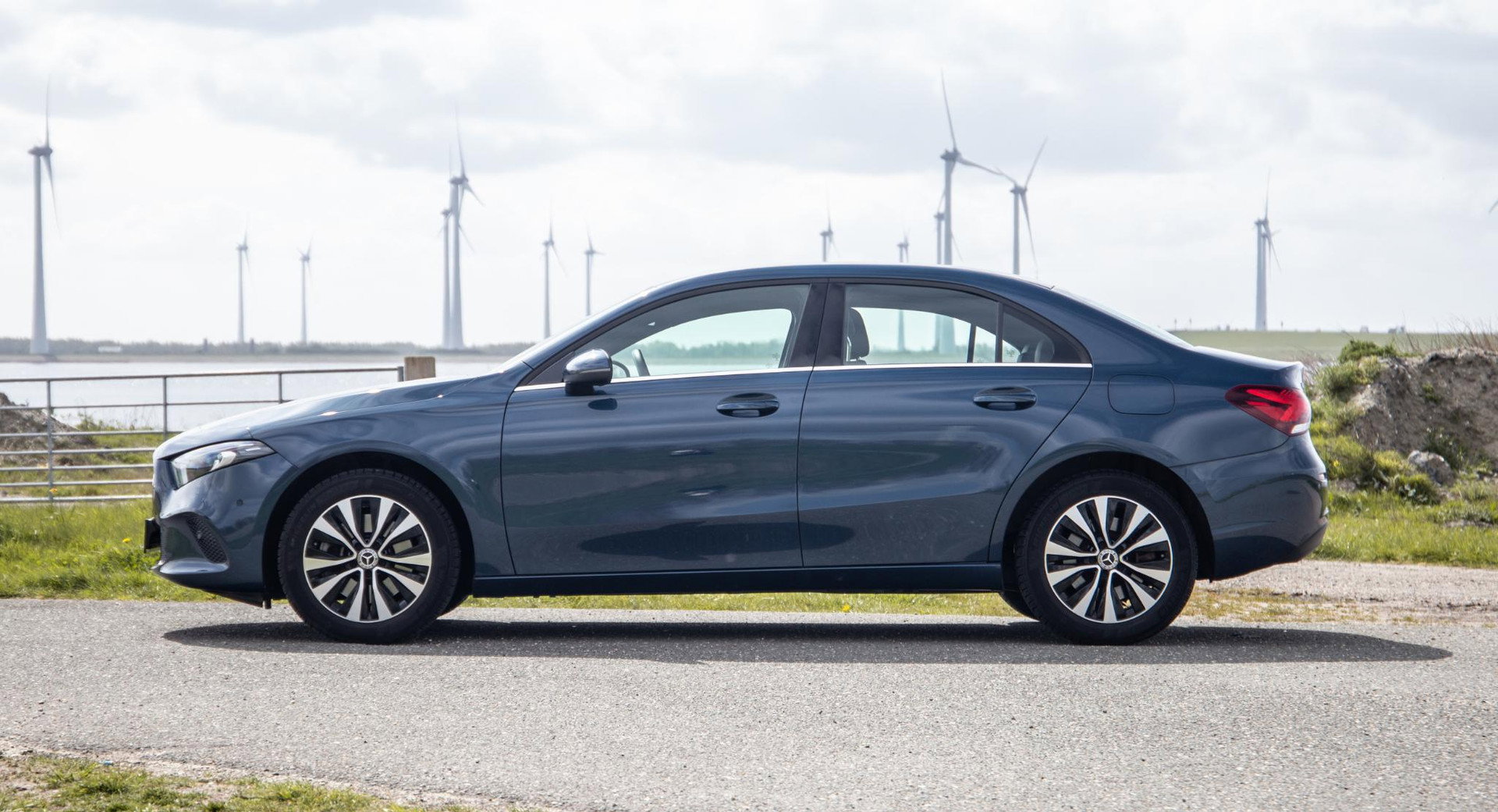 Mercedes-Benz A-Klasse 250 e Business Line CARPLAY / CAMERA / LEER / DEALER ONDERHOUDEN