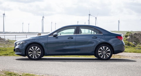 Mercedes-Benz A-Klasse 250 e Business Line CARPLAY / CAMERA / LEER / DEALER ONDERHOUDEN