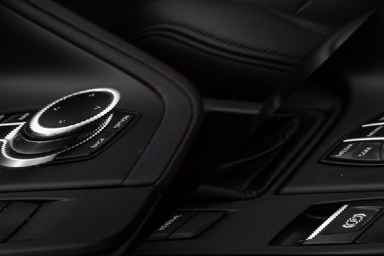 BMW X1 xDrive25e Executive CAMERA / CARPLAY / HEAD UP DISPLAY / LEDER / LED / CRUISE CONTROLE / STOELVERWARMING