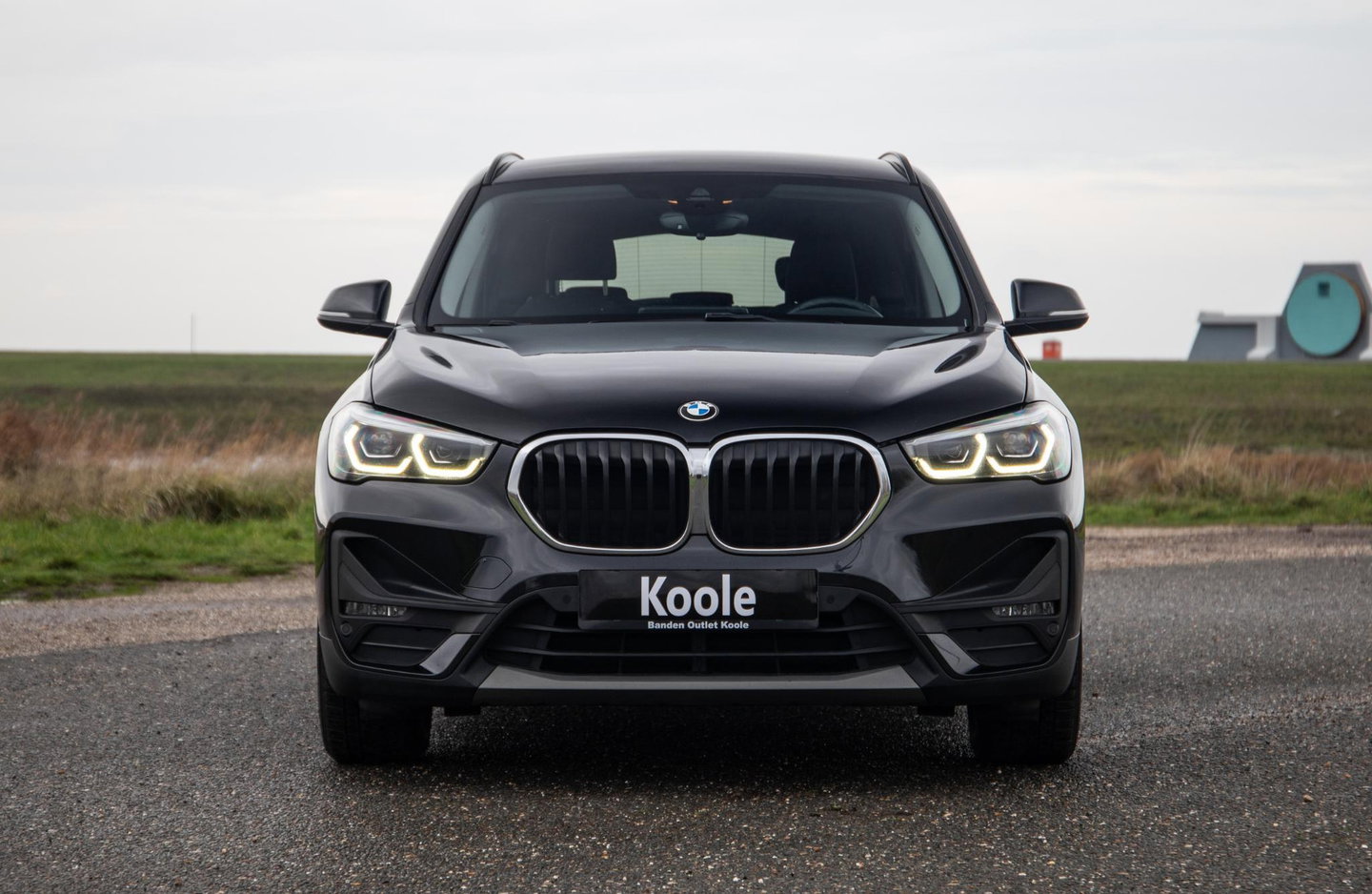 BMW X1 xDrive25e Executive CAMERA / CARPLAY / HEAD UP DISPLAY / LEDER / LED / CRUISE CONTROLE / STOELVERWARMING