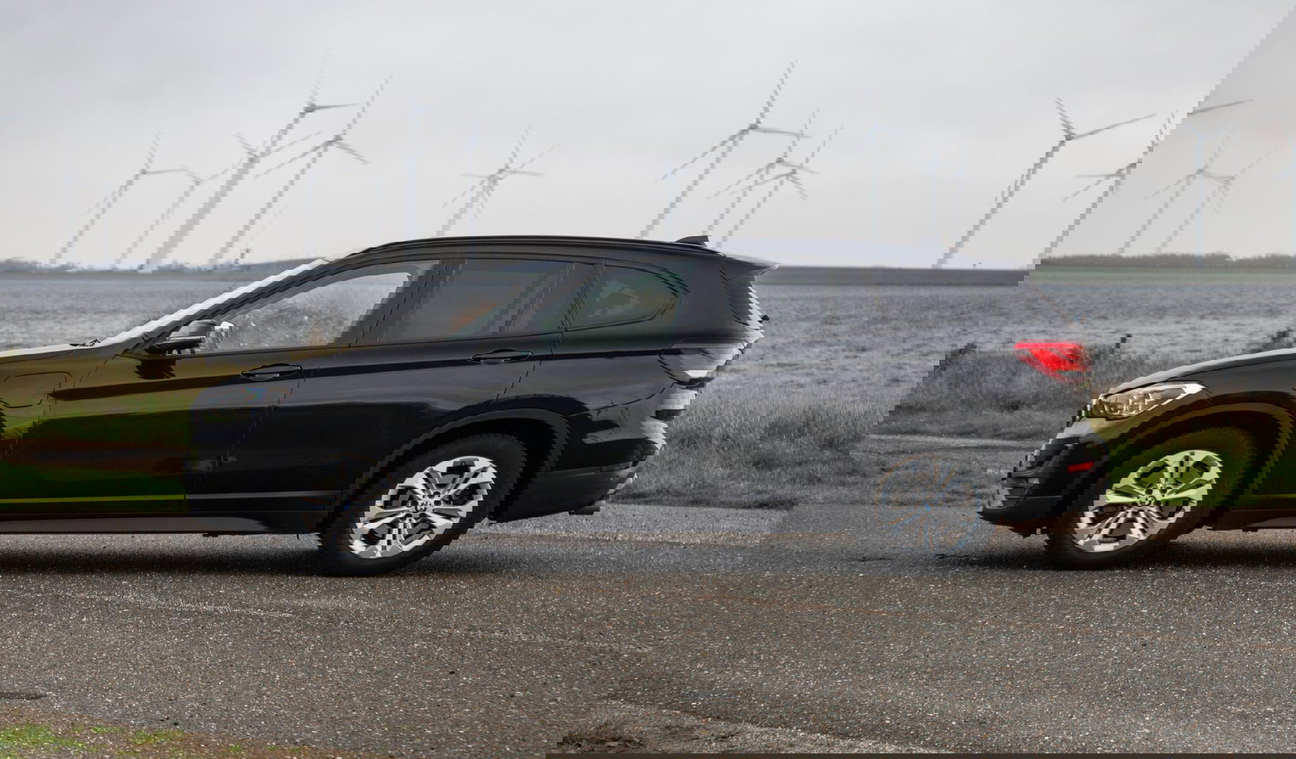 BMW X1 xDrive25e Executive CAMERA / CARPLAY / HEAD UP DISPLAY / LEDER / LED / CRUISE CONTROLE / STOELVERWARMING