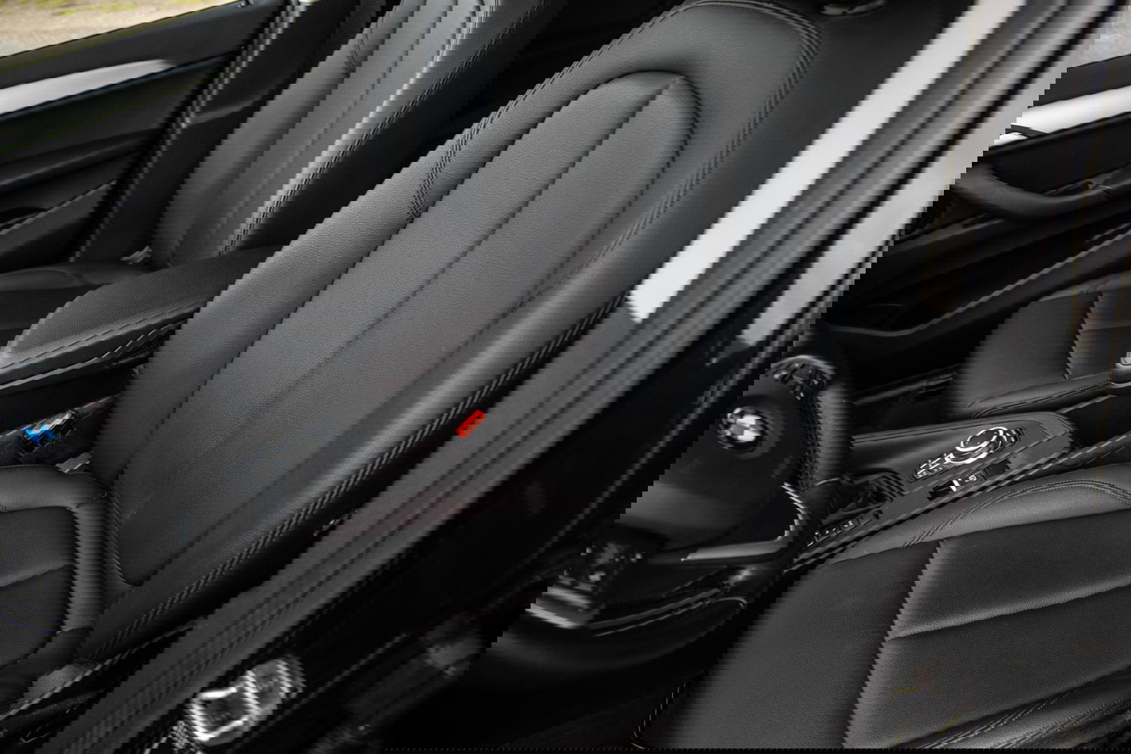 BMW X1 xDrive25e Executive CAMERA / CARPLAY / HEAD UP DISPLAY / LEDER / LED / CRUISE CONTROLE / STOELVERWARMING