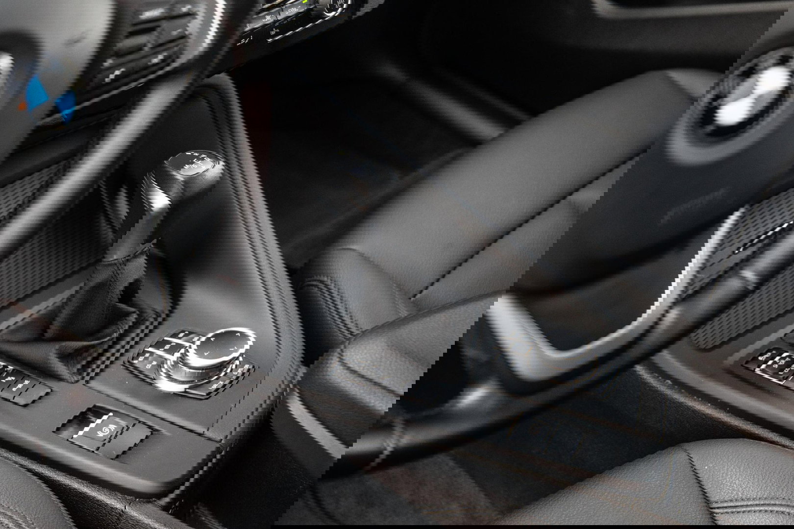 BMW X1 xDrive25e Executive CAMERA / CARPLAY / HEAD UP DISPLAY / LEDER / LED / CRUISE CONTROLE / STOELVERWARMING