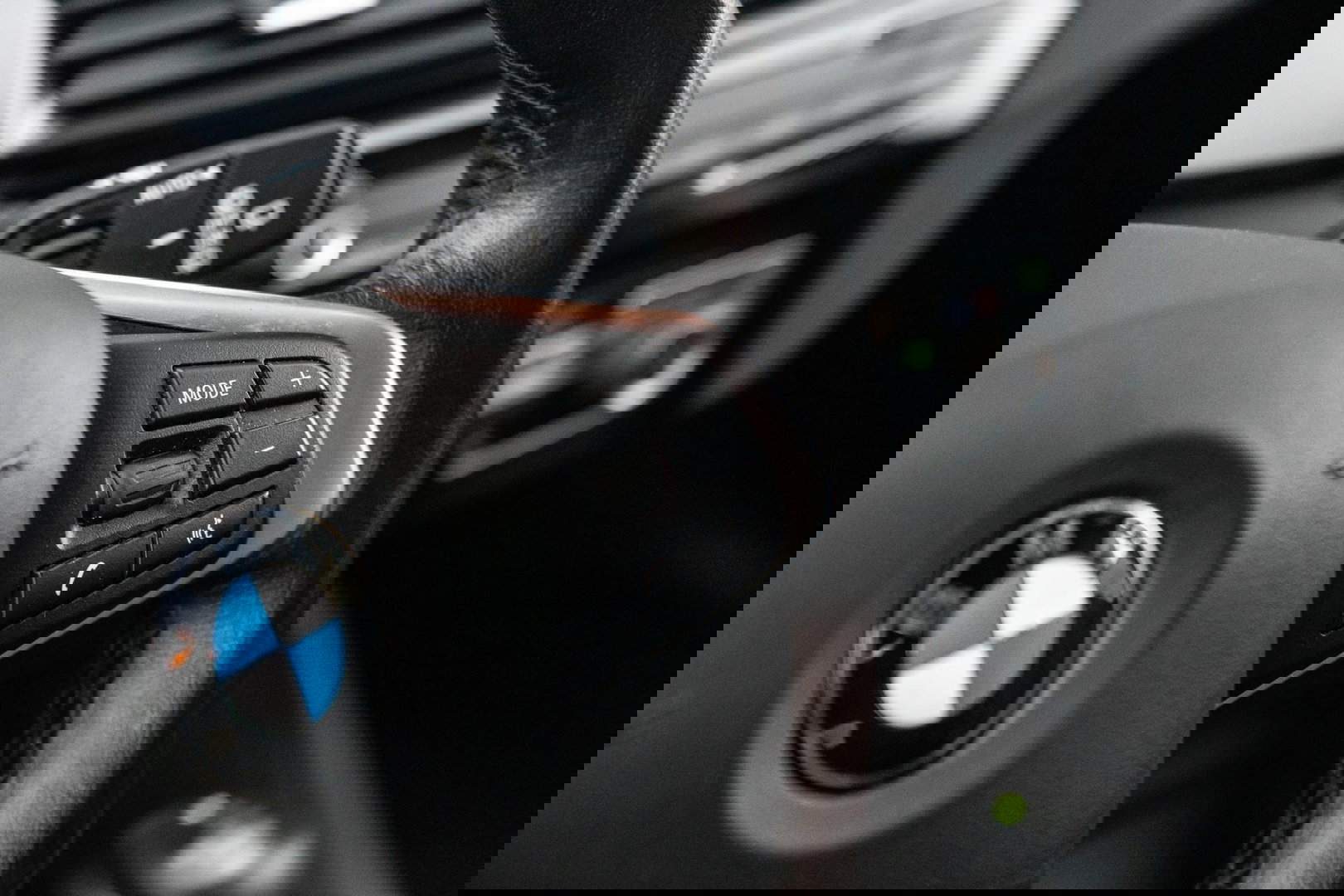 BMW X1 xDrive25e Executive CAMERA / CARPLAY / HEAD UP DISPLAY / LEDER / LED / CRUISE CONTROLE / STOELVERWARMING