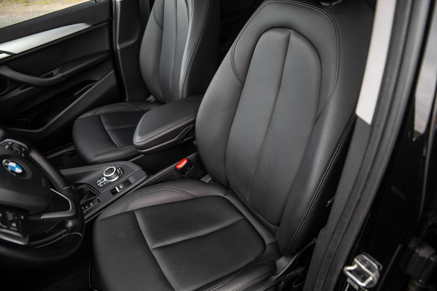 BMW X1 xDrive25e Executive CAMERA / CARPLAY / HEAD UP DISPLAY / LEDER / LED / CRUISE CONTROLE / STOELVERWARMING