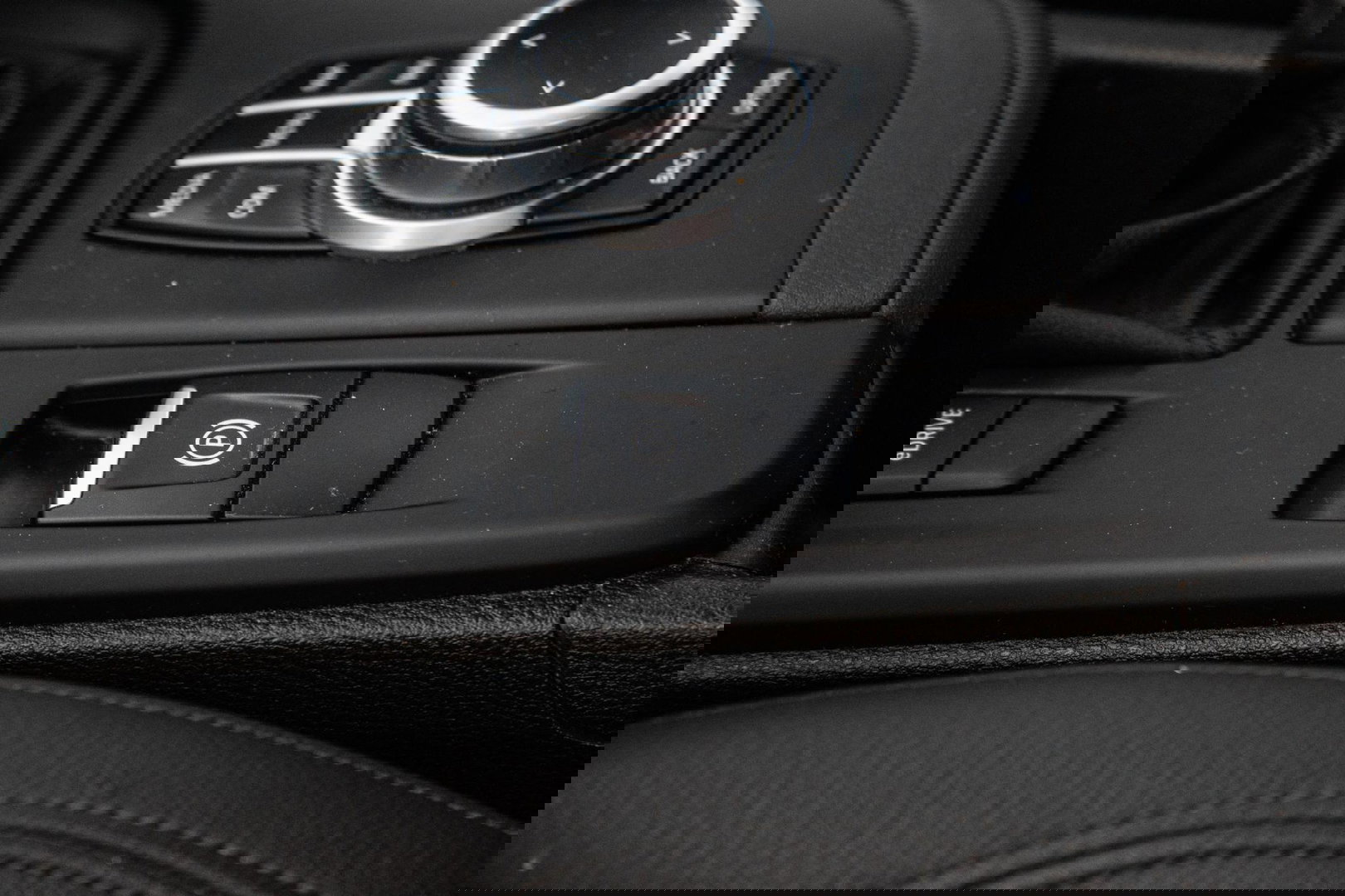 BMW X1 xDrive25e Executive CAMERA / CARPLAY / HEAD UP DISPLAY / LEDER / LED / CRUISE CONTROLE / STOELVERWARMING