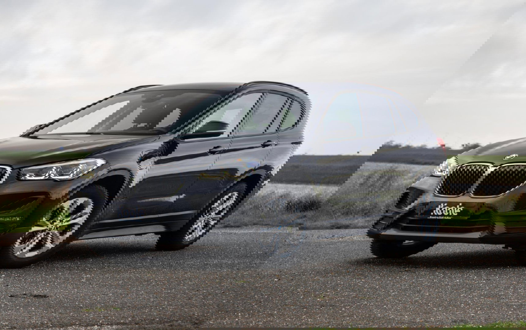 BMW X1 xDrive25e Executive CAMERA / CARPLAY / HEAD UP DISPLAY / LEDER / LED / CRUISE CONTROLE / STOELVERWARMING