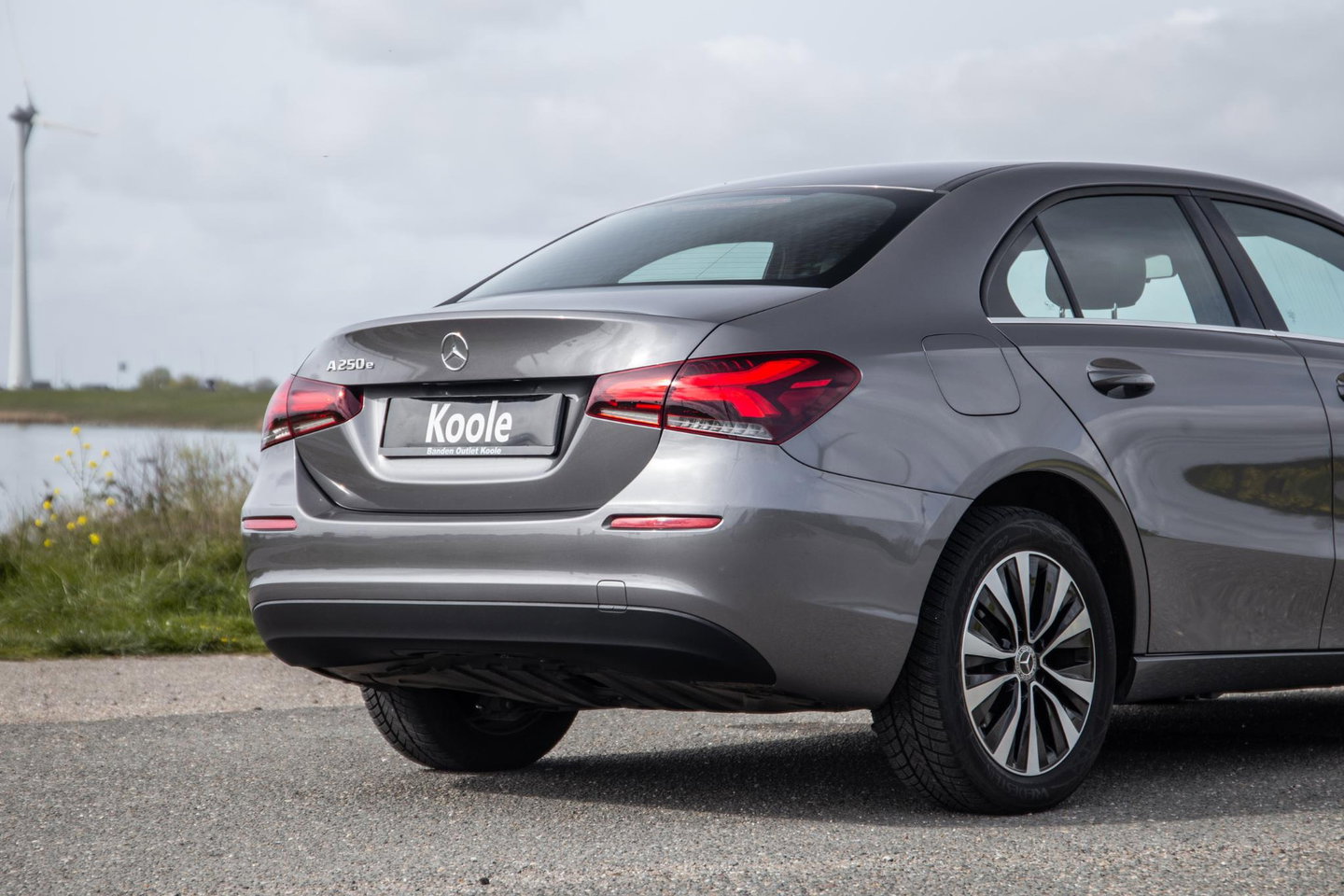 Mercedes-Benz A-Klasse 250 e Business Line CARPLAY / LEER / CAMERA / CRUISE CONTROLE / DEALER ONDERHOUDEN