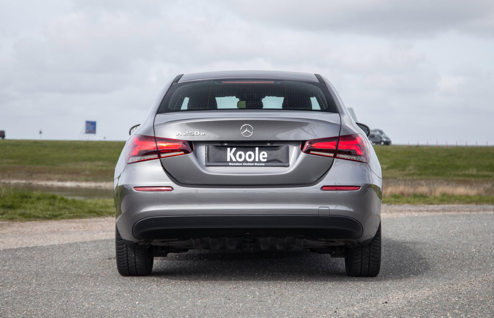 Mercedes-Benz A-Klasse 250 e Business Line CARPLAY / LEER / CAMERA / CRUISE CONTROLE / DEALER ONDERHOUDEN