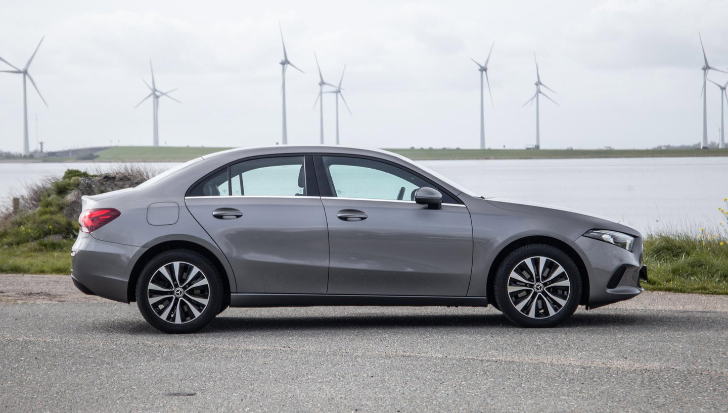 Mercedes-Benz A-Klasse 250 e Business Line CARPLAY / LEER / CAMERA / CRUISE CONTROLE / DEALER ONDERHOUDEN