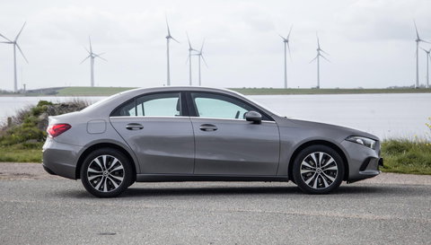 Mercedes-Benz A-Klasse 250 e Business Line CARPLAY / LEER / CAMERA / CRUISE CONTROLE / DEALER ONDERHOUDEN