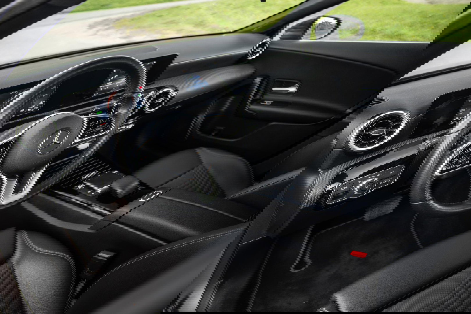 Mercedes-Benz A-Klasse 250 e Business Line CARPLAY / LEER / CAMERA / CRUISE CONTROLE / DEALER ONDERHOUDEN