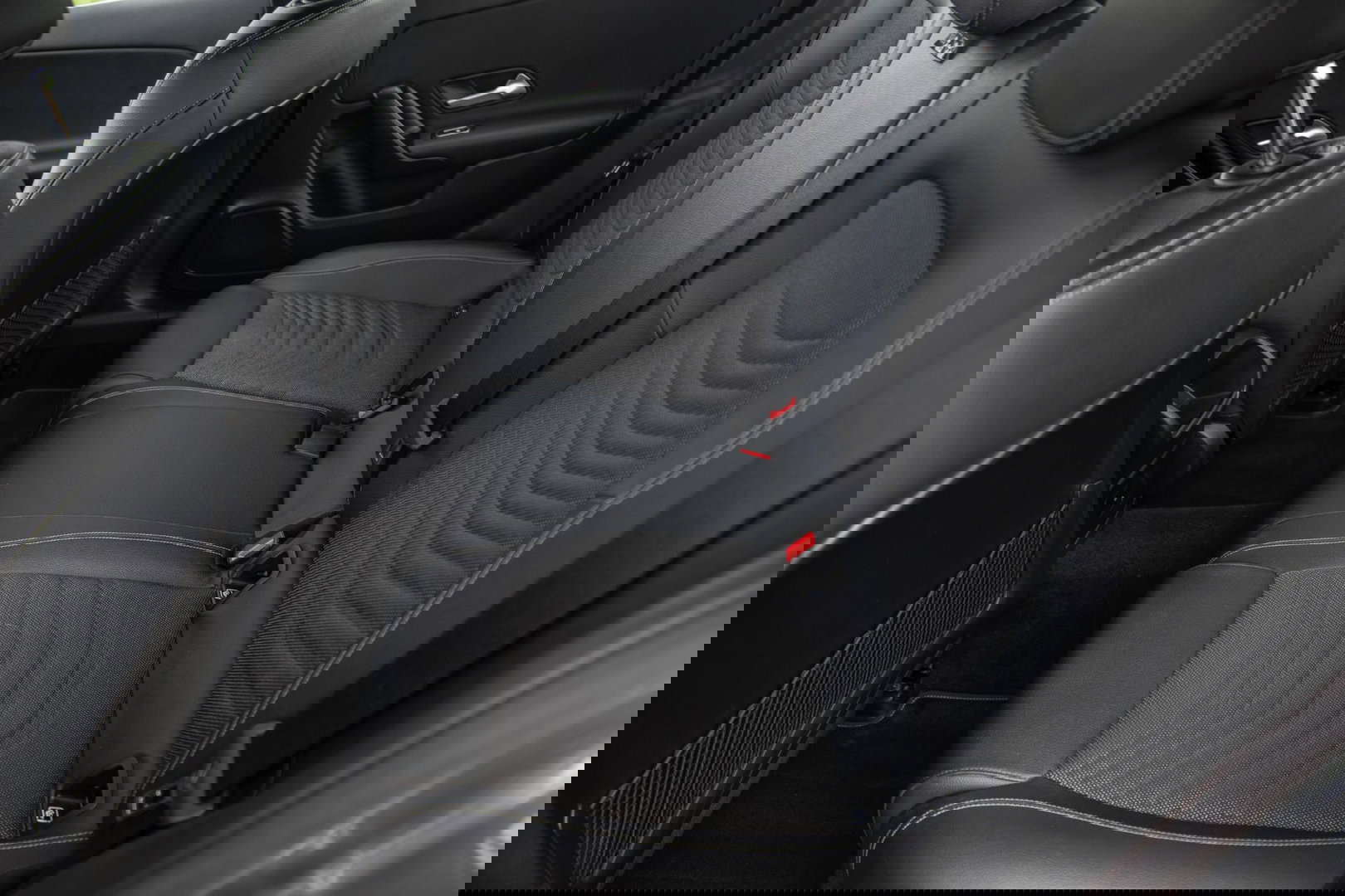 Mercedes-Benz A-Klasse 250 e Business Line CARPLAY / LEER / CAMERA / CRUISE CONTROLE / DEALER ONDERHOUDEN