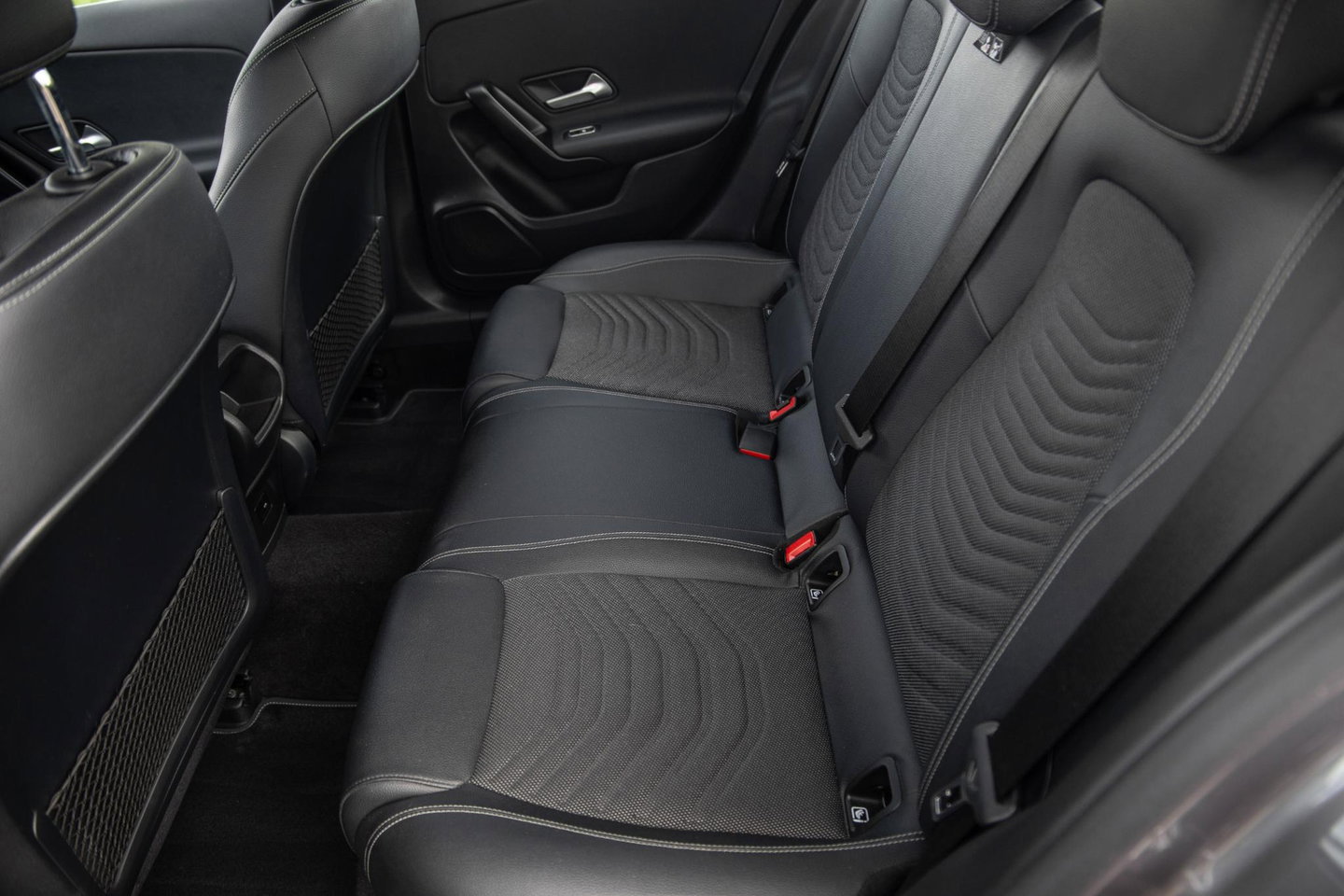 Mercedes-Benz A-Klasse 250 e Business Line CARPLAY / LEER / CAMERA / CRUISE CONTROLE / DEALER ONDERHOUDEN