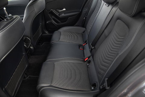 Mercedes-Benz A-Klasse 250 e Business Line CARPLAY / LEER / CAMERA / CRUISE CONTROLE / DEALER ONDERHOUDEN