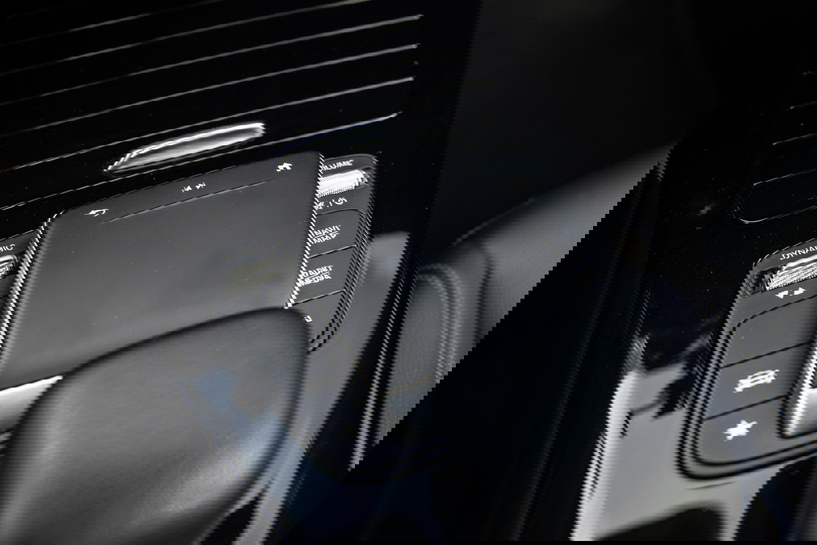 Mercedes-Benz A-Klasse 250 e Business Line CARPLAY / LEER / CAMERA / CRUISE CONTROLE / DEALER ONDERHOUDEN