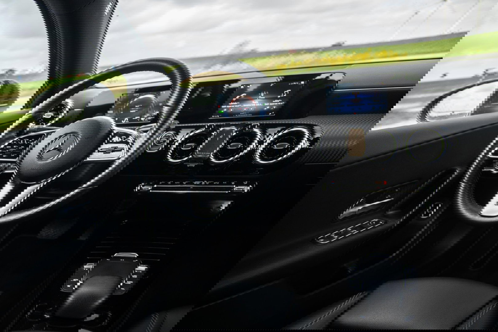 Mercedes-Benz A-Klasse 250 e Business Line CARPLAY / LEER / CAMERA / CRUISE CONTROLE / DEALER ONDERHOUDEN