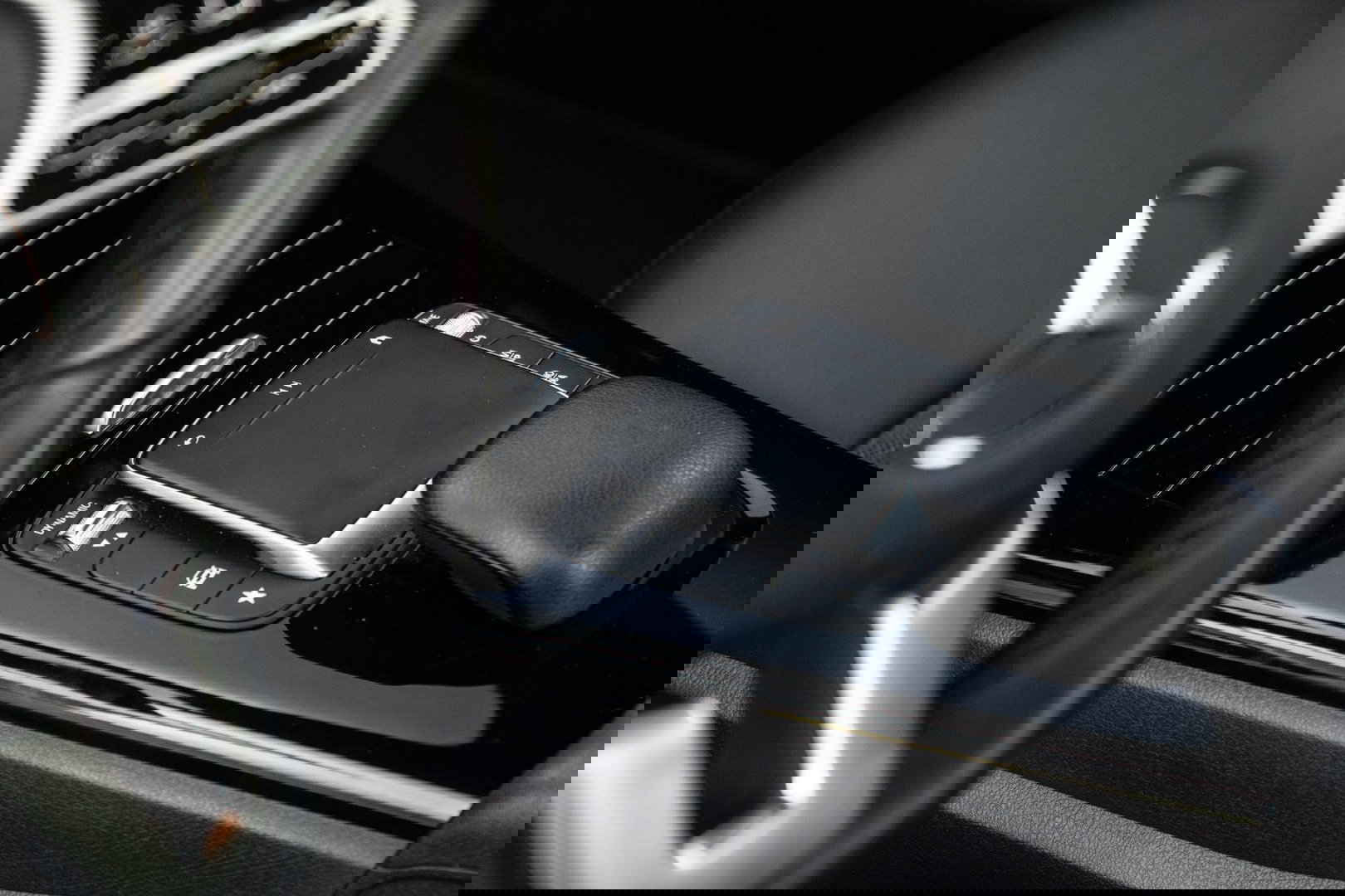 Mercedes-Benz A-Klasse 250 e Business Line CARPLAY / LEER / CAMERA / CRUISE CONTROLE / DEALER ONDERHOUDEN