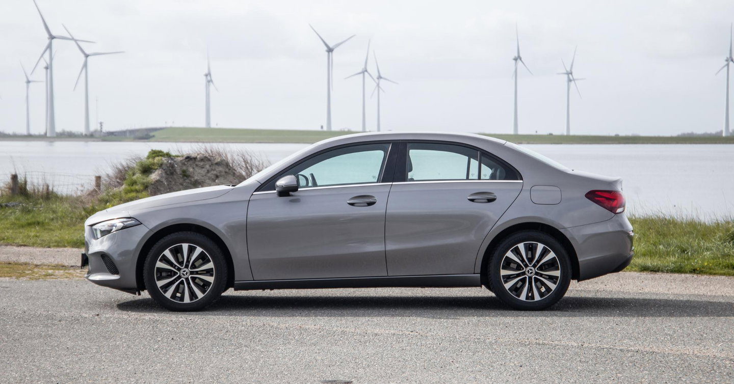 Mercedes-Benz A-Klasse 250 e Business Line CARPLAY / LEER / CAMERA / CRUISE CONTROLE / DEALER ONDERHOUDEN